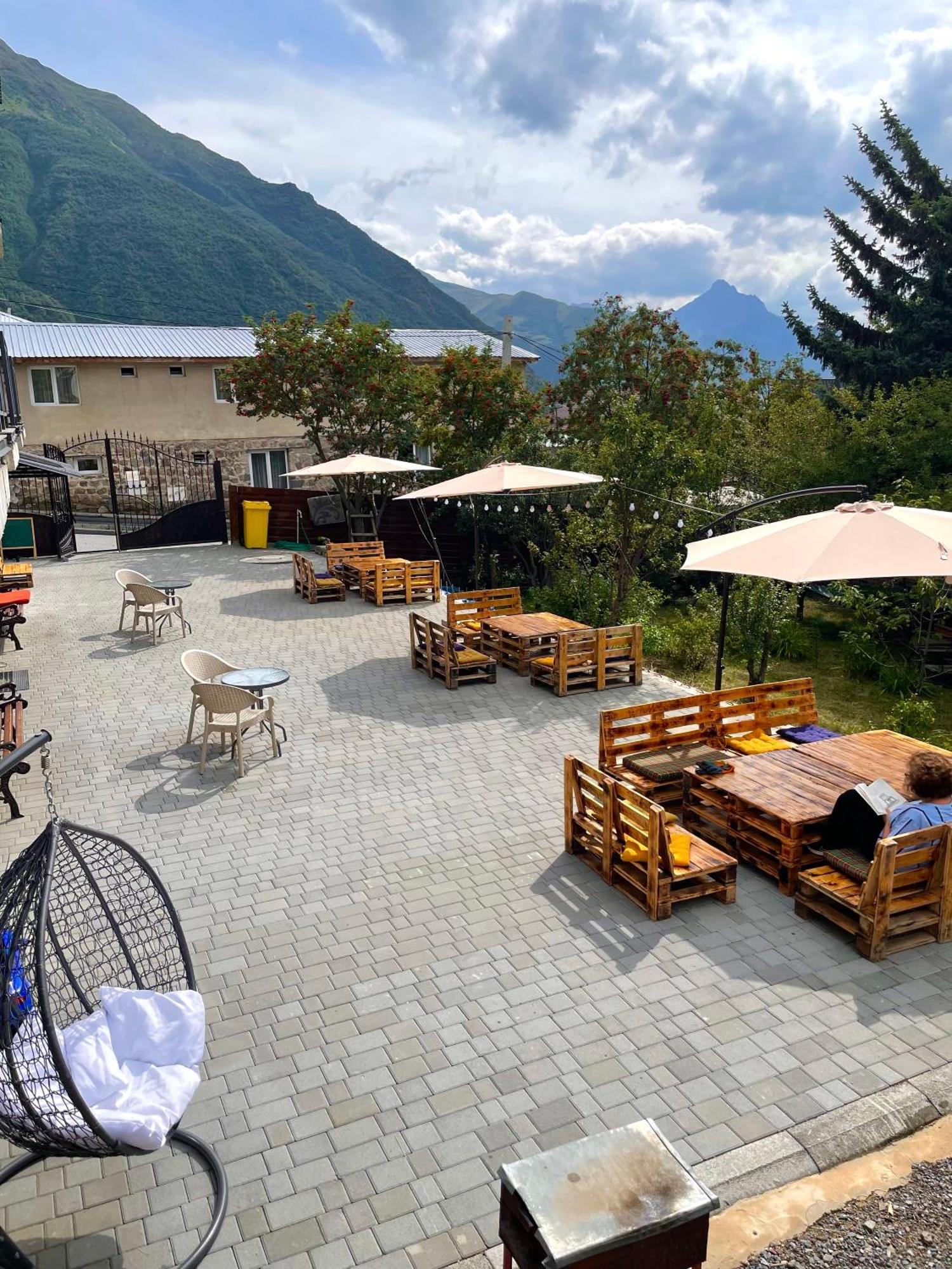 Planet Kazbegi Hotel Exterior foto