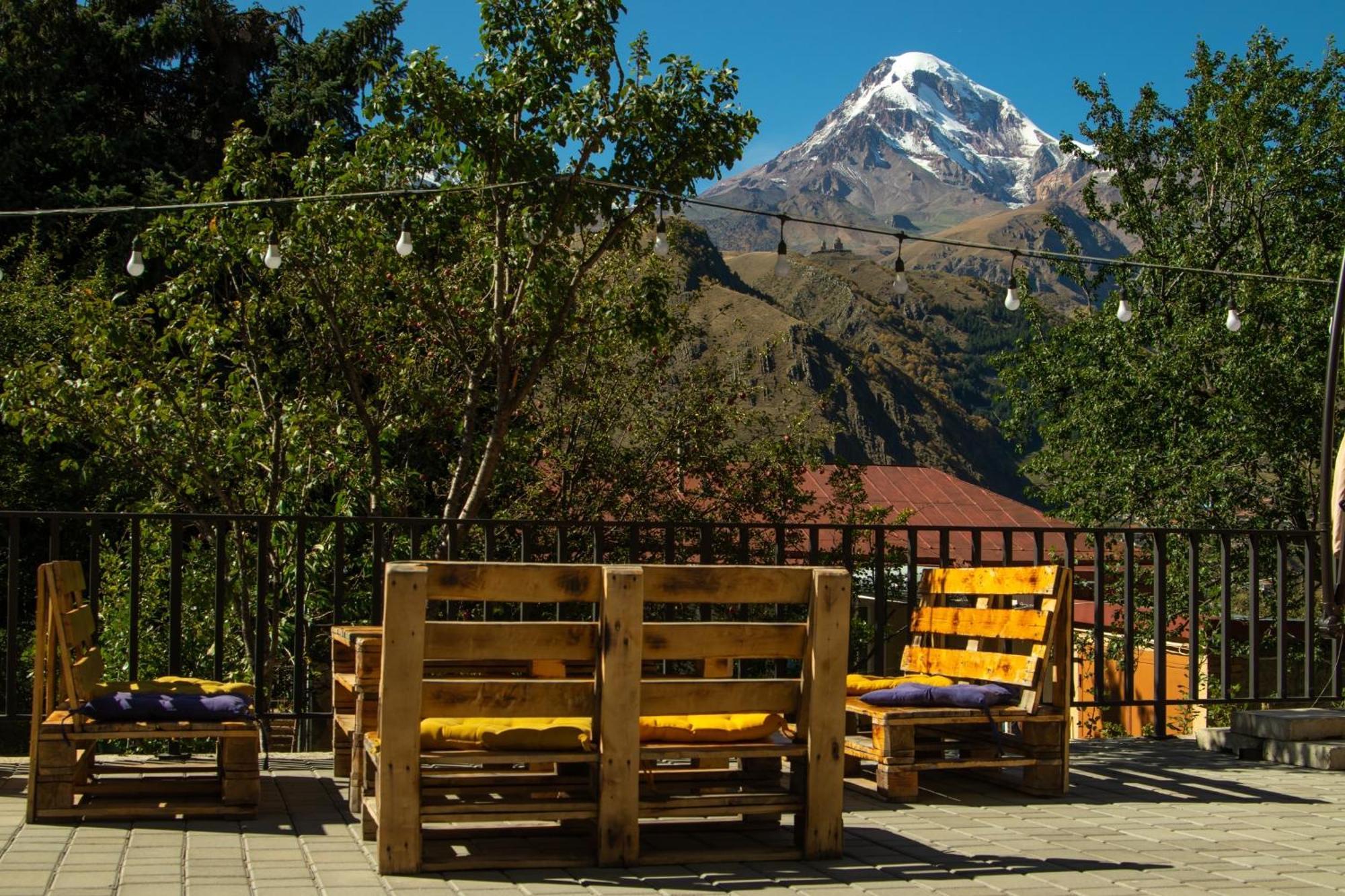 Planet Kazbegi Hotel Exterior foto